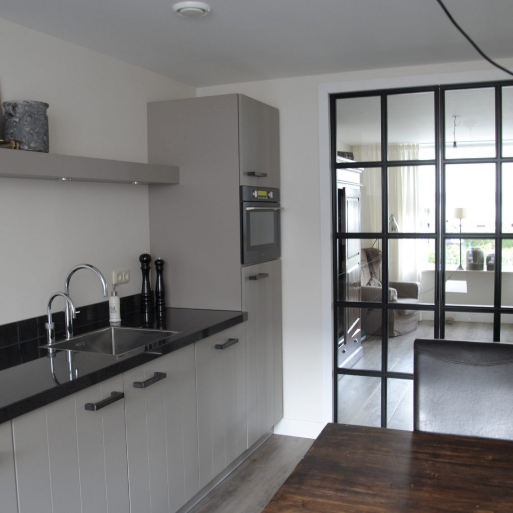 Landelijk moderne keuken met staal in Elspeet
