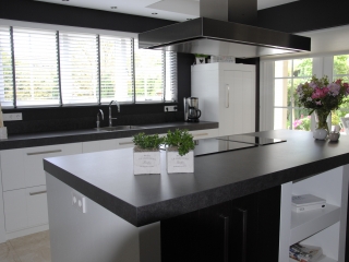 Landelijk moderne keuken Landelijk moderne Pure Dutch keuken in Hardinxveld-Giessendam
