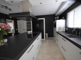 Landelijk moderne keuken in Hardinxveld-Giessendam Landelijk moderne Pure Dutch keuken in Hardinxveld-Giessendam