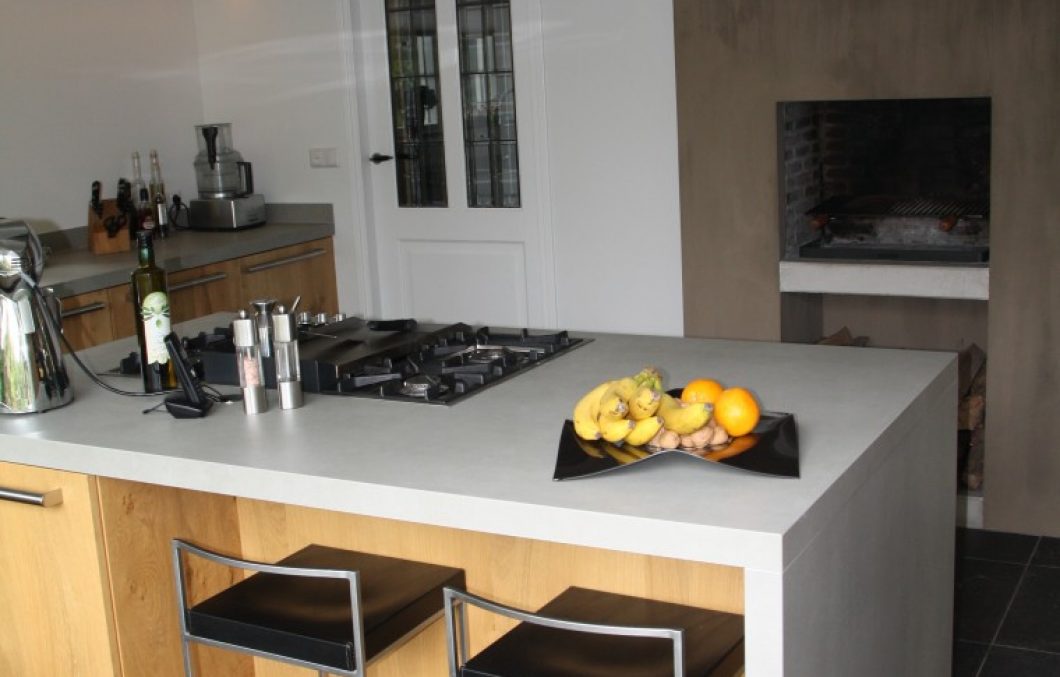 Massief eiken keuken met haard