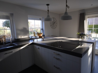 Moderne keuken met warme tint Moderne keuken met warme tint