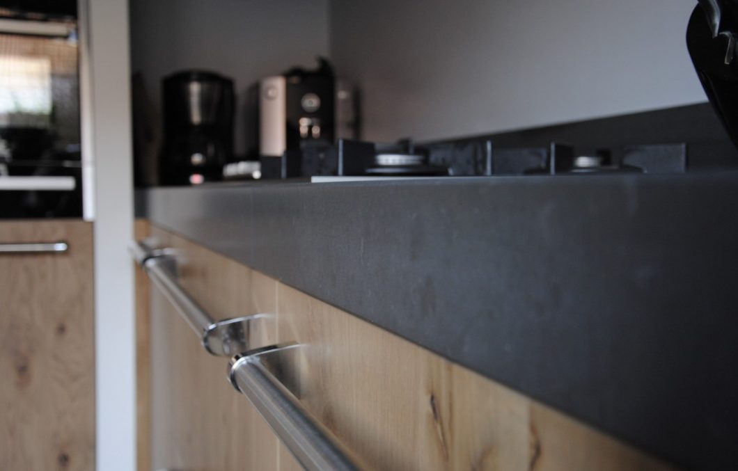 Houten keuken met composiet blad