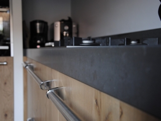 Houten keuken met composiet blad