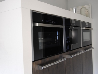 Moderne keuken met stollen