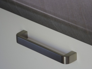 Rvs greep in moderne keuken