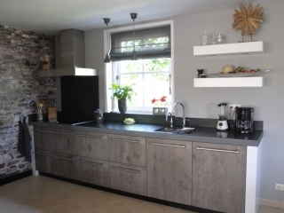 Handgemaakte keuken vergrijsd