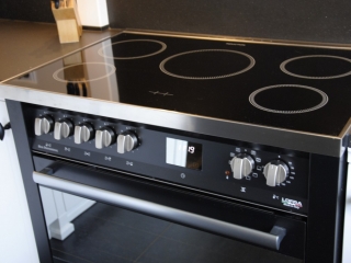 Lofra fornuis in handgemaakte keuken (2)