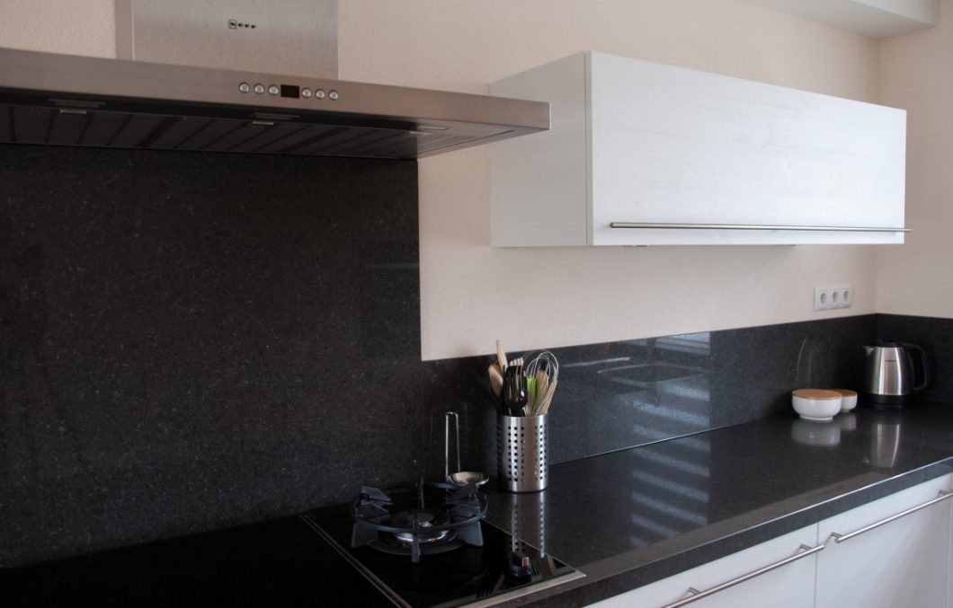 Witte keuken met houtlook in Gorinchem
