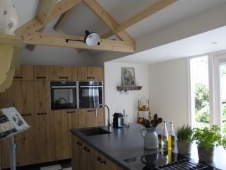 Warme en sfeervolle landelijke Pure Dutch keuken in massief eiken hout Landelijke keuken Dordrecht