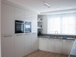 Moderne hoogglans keuken in Hardinxveld-Giessendam Moderne hoogglans keuken Keukenhof Sliedrecht