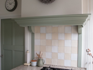 Landelijke keuken in oud groen