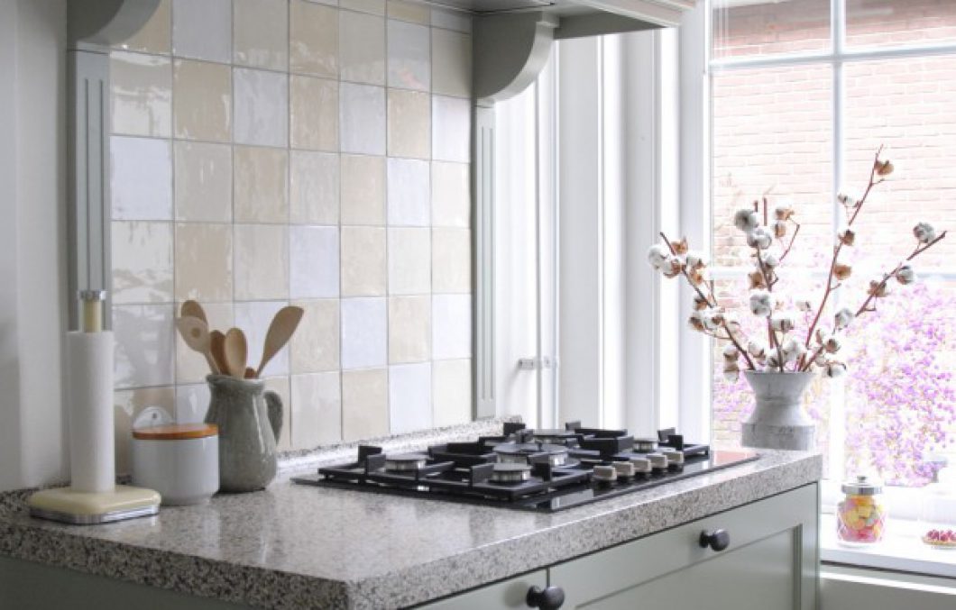 Landelijke keuken in oud groen