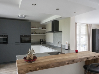 Binnenkijken bij deze trendy Fenix keuken in Dalem Fenix keuken in Dalem