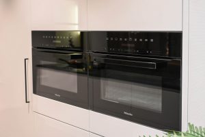 Moderne keuken met Miele apparatuur