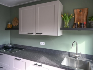 Binnenkijken bij deze sfeervolle keuken in Hardinxveld-Giessendam Sfeervolle familiekeuken in Hardinxveld-Giessendam