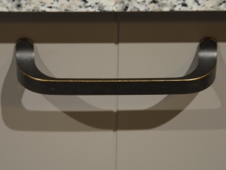 Sfeervolle keuken in taupe met ATAG apparatuur