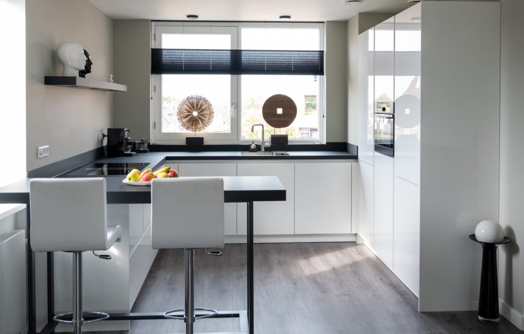 Hoogglans keuken met fenix keukenblad in Hardinxveld-Giessendam