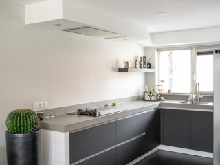 Binnenkijken bij deze moderne keuken in Hardinxveld-Giessendam Moderne greeploze keuken