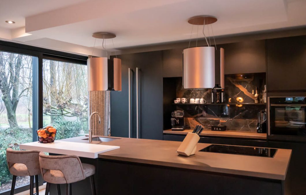 Stijlvolle zwarte keuken in Dordrecht