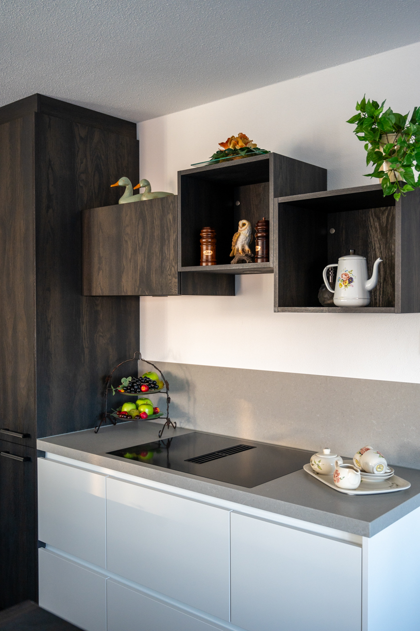 Binnenkijken bij deze moderne keuken in een appartement