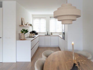 Moderne keuken met sfeervolle elementen in Alblasserdam Moderne keuken met sfeervolle elementen in Alblasserdam