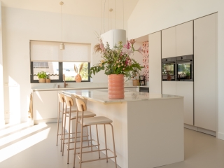 Moderne keuken in Bleskensgraaf met Wave afzuigkap Moderne keuken in Bleskensgraaf