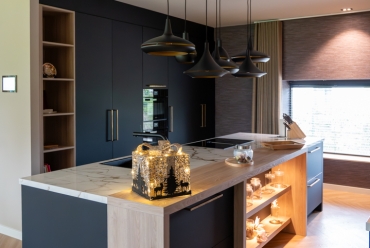 Hotel Chique keuken met doorgang naar wasruimte/bijkeuken Hotel chique keuken met kookeiland Dordrecht